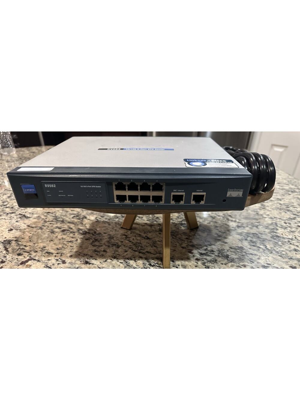 Linksys RV082 100 Mbps 8-Port 10/100 VPN Router Tested Works!